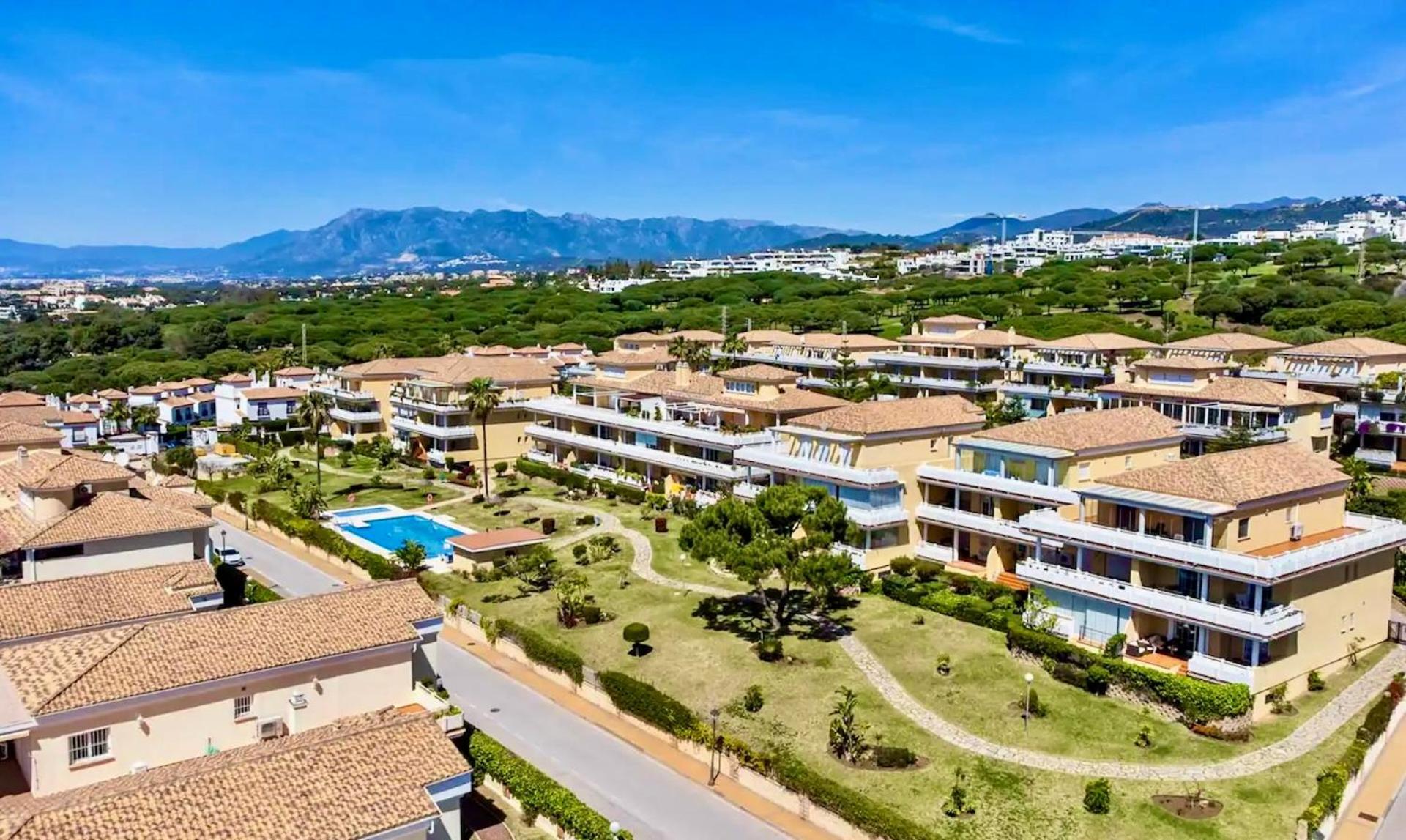 Cabopino, Mimosas